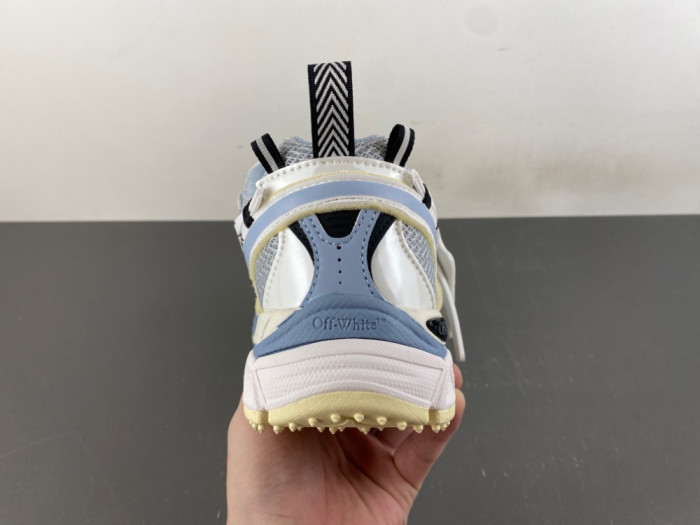 C/O​ SNEAKERS CO-064