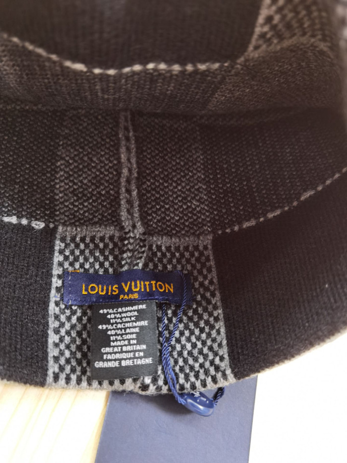 HAT-008
