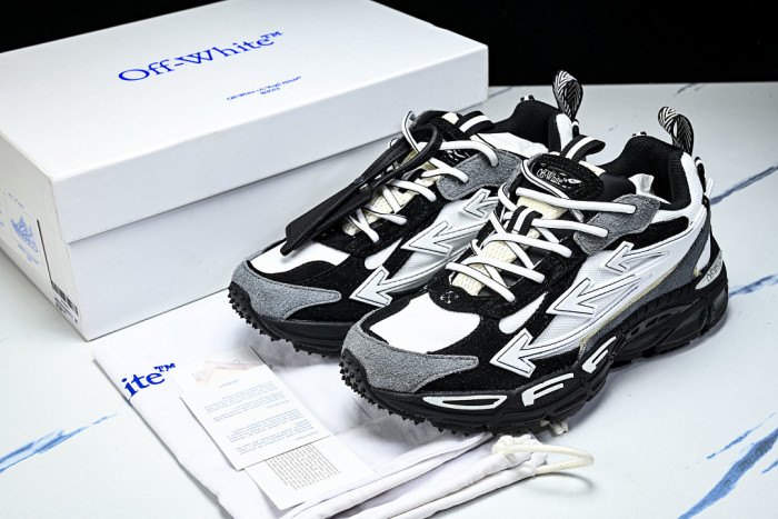 C/O​ SNEAKERS CO-062