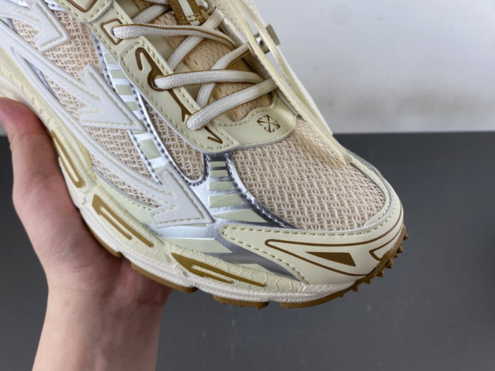 C/O​ SNEAKERS CO-061