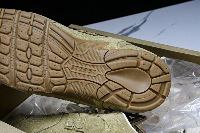 New Balance x Mi­uMi­u 530 MM-005