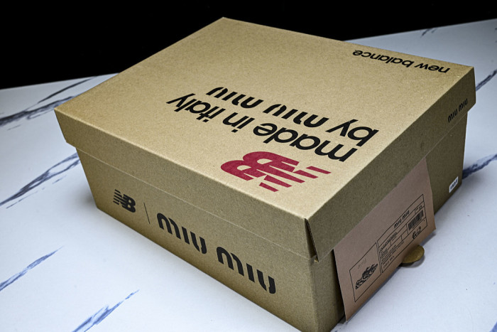 New Balance x MiuMiu 530 MM-009