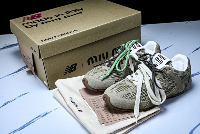New Balance x MiuMiu 530 MM-009