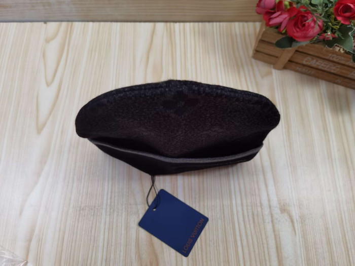 HAT-010