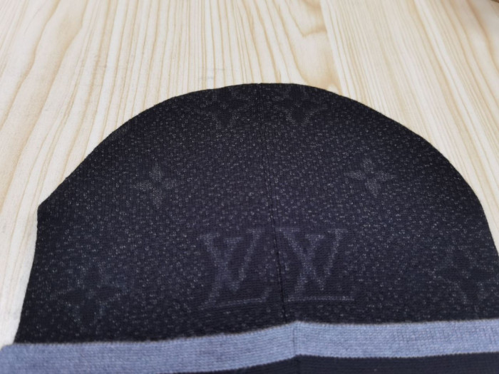 HAT-010
