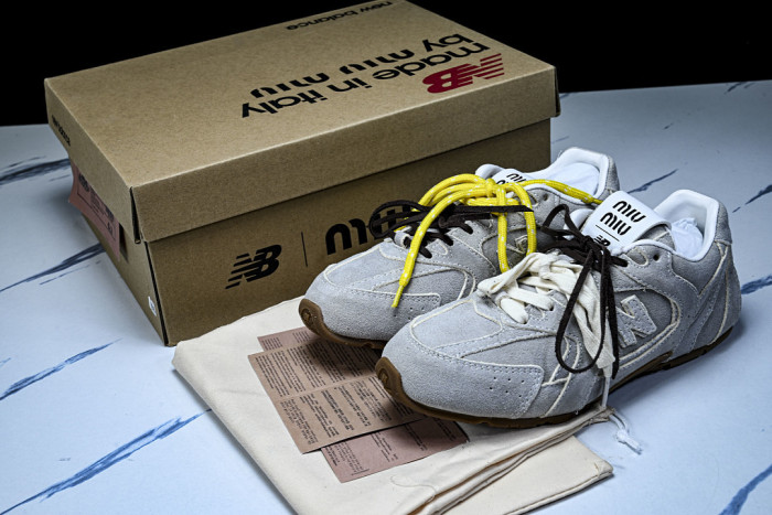 New Balance x MiuMiu 530 MM-007