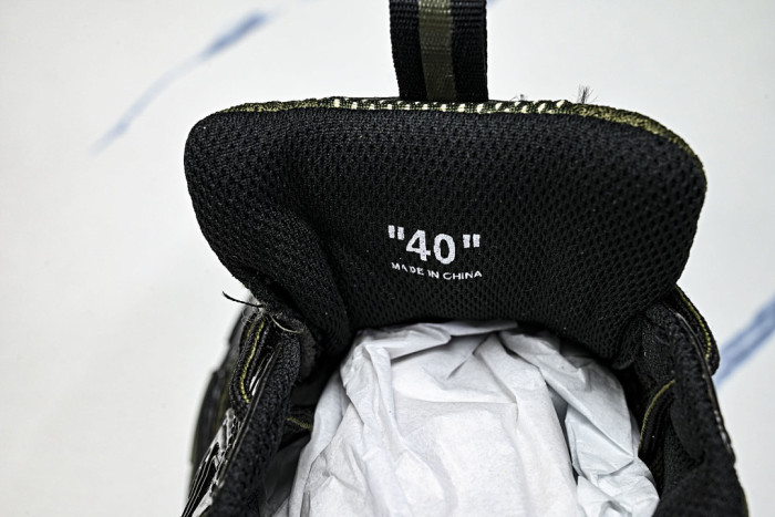 C/O​ SNEAKERS CO-048