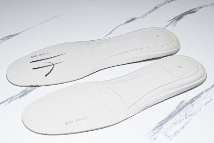 New Balance x MiuMiu 530 MM-002