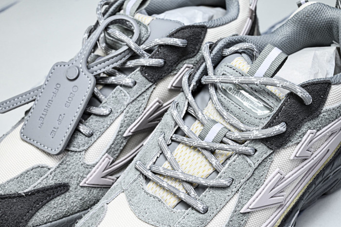 C/O​ SNEAKERS CO-050