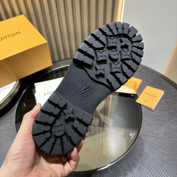 L**V**T* BOOTS LVTBS-061