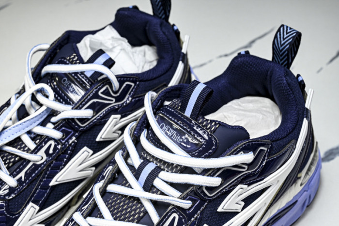 C/O​ SNEAKERS CO-042