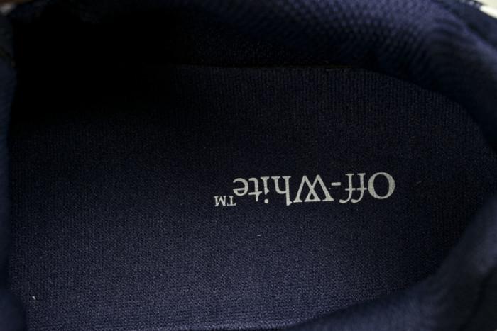 C/O​ SNEAKERS CO-042