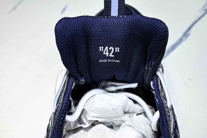 C/O​ SNEAKERS CO-042