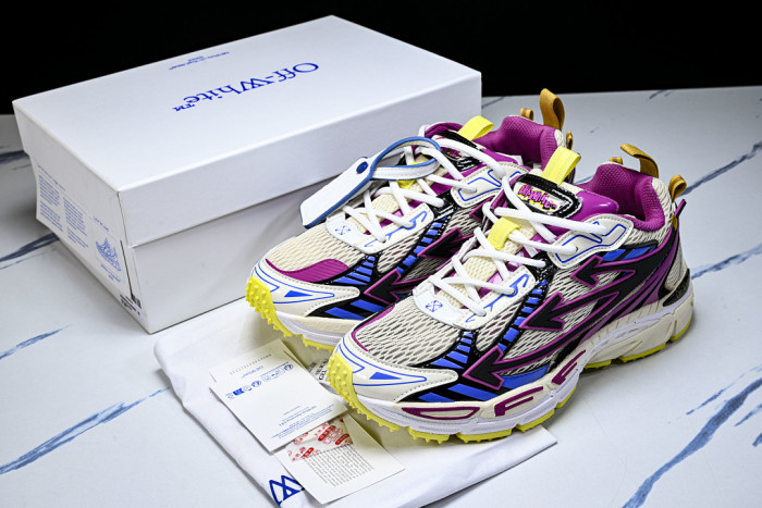 C/O​ SNEAKERS CO-071
