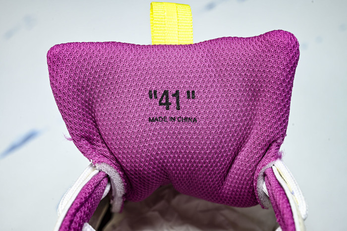 C/O​ SNEAKERS CO-071