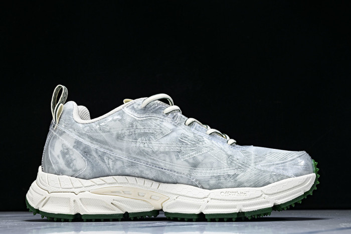 C/O​ SNEAKERS CO-074