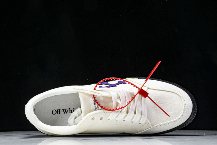 C/O​ SNEAKERS CO-035