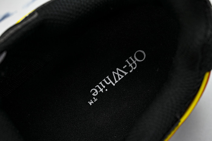 C/O​ SNEAKERS CO-073