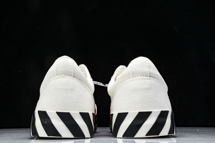 C/O​ SNEAKERS CO-034