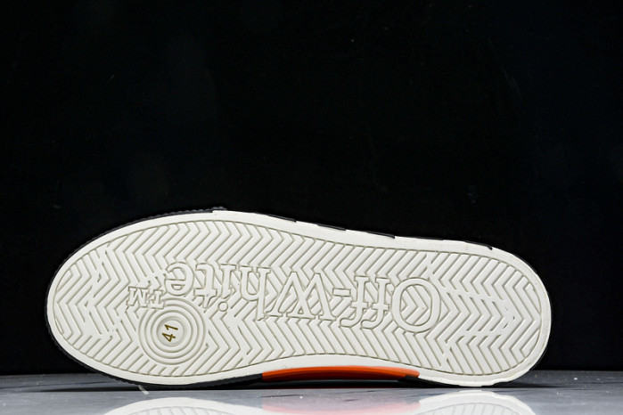C/O​ SNEAKERS CO-034