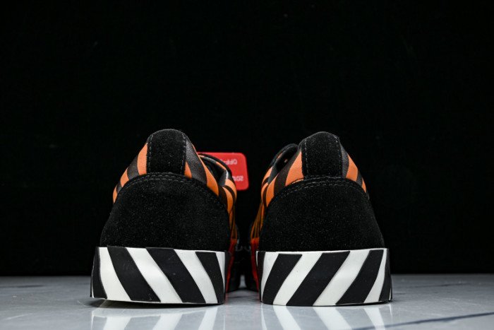 C/O​ SNEAKERS CO-041