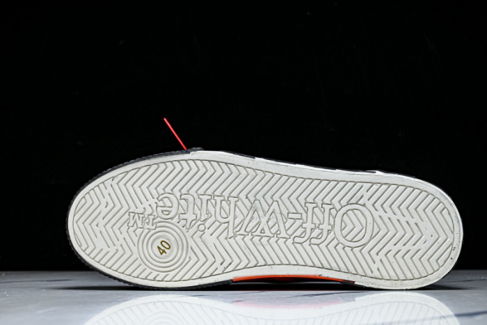 C/O​ SNEAKERS CO-041
