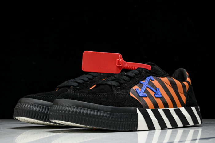 C/O​ SNEAKERS CO-041