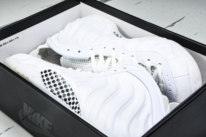 Nike Air Foamposite One “Triple White” HJ5195-100