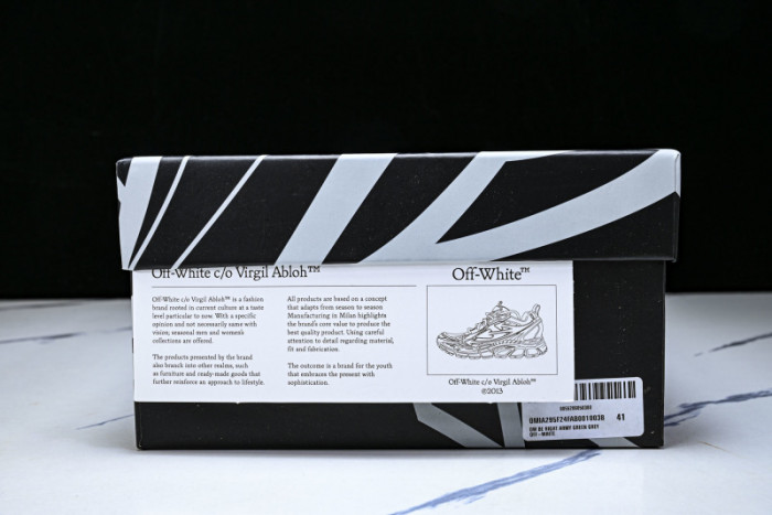 C/O​ SNEAKERS CO-045