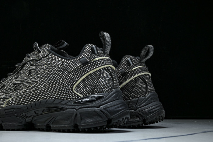 C/O​ SNEAKERS CO-047