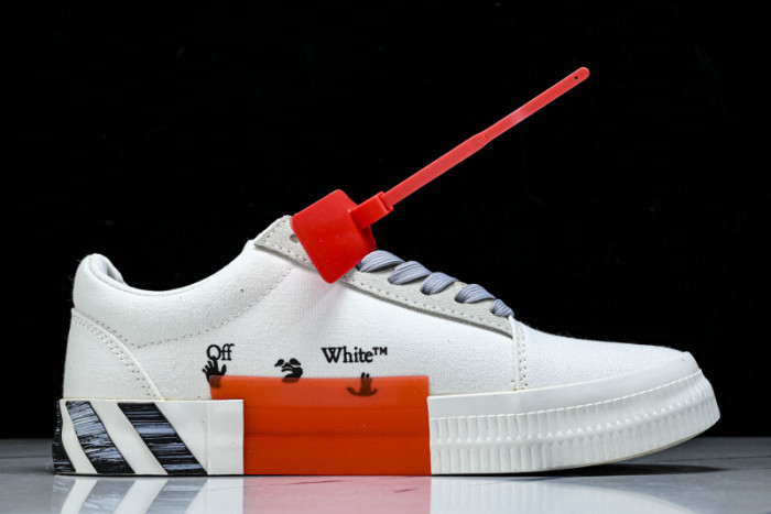 C/O​ SNEAKERS CO-043