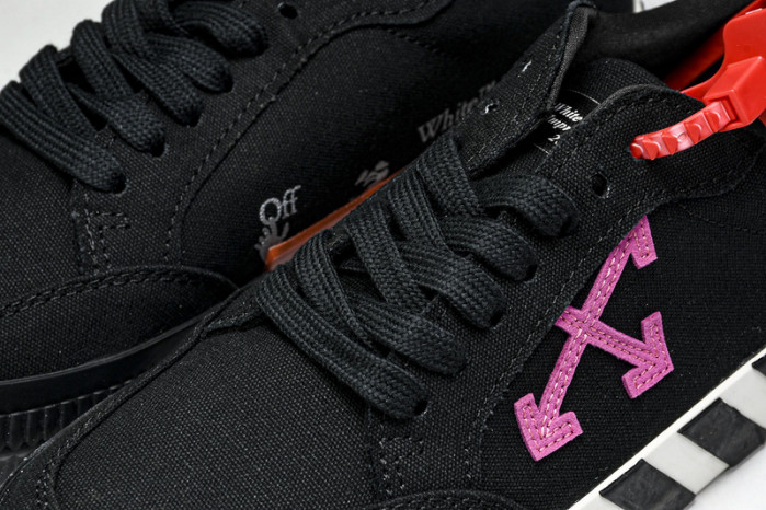 C/O​ SNEAKERS CO-038