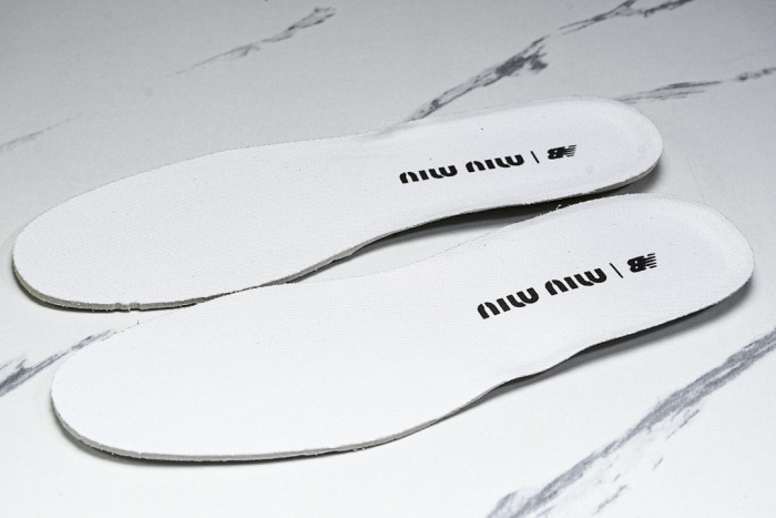 New Balance x MiuMiu 530 MM-001