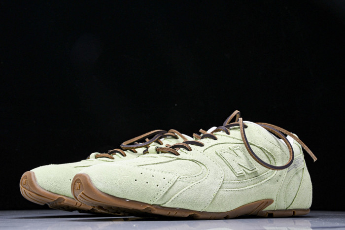 New Balance x MiuMiu 530 MM-001