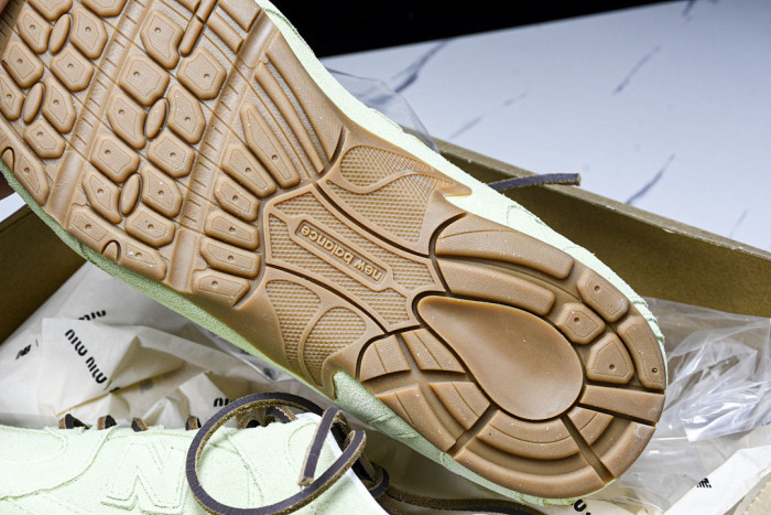 New Balance x MiuMiu 530 MM-001