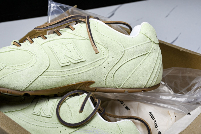 New Balance x MiuMiu 530 MM-001