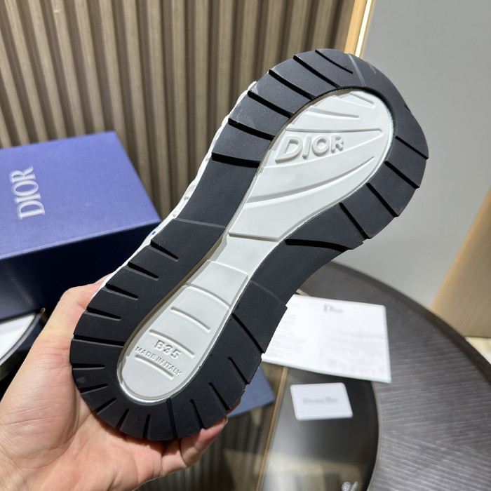 D10r x Kaws B35 NXT DRB35-012