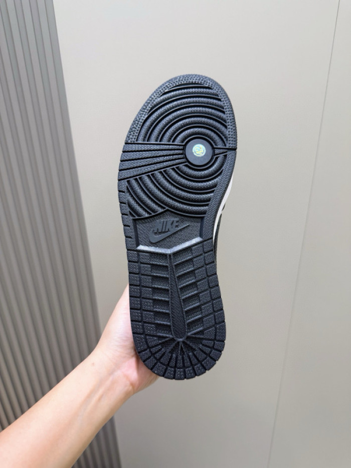 Travis Scott x Air Jordan 1 Low OG x LV DM1-103