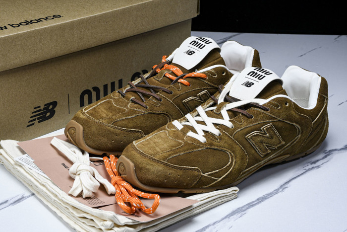 New Balance x MiuMiu 530 MM-003