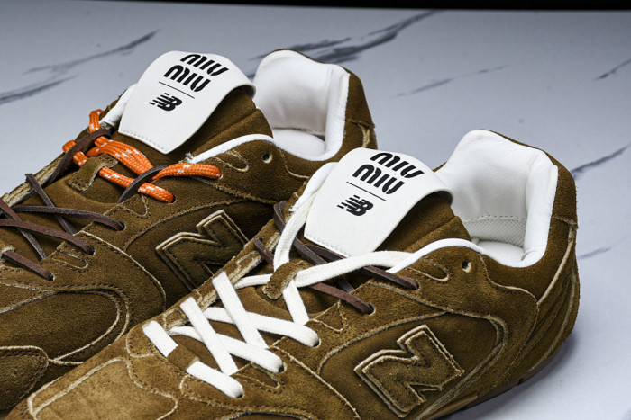 New Balance x MiuMiu 530 MM-003