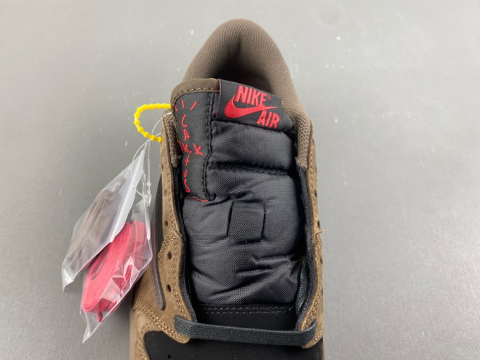 Travis Scott x Air Jordan 1 Low CQ4277-001