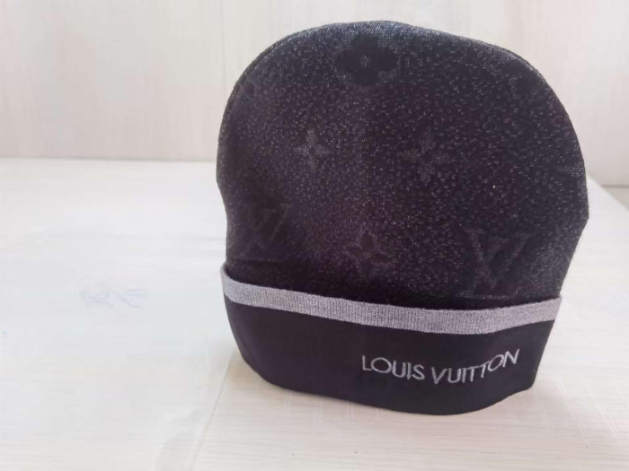 HAT-002