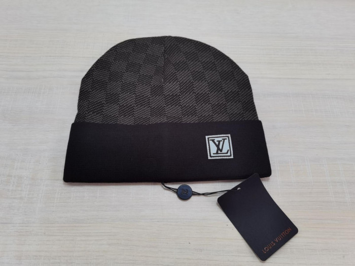 HAT-002