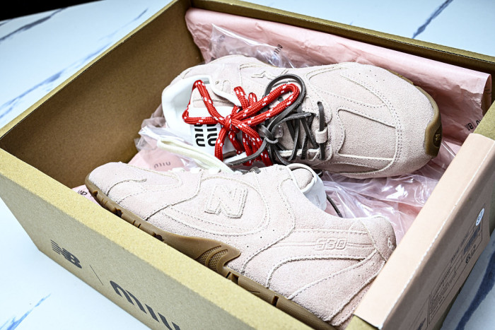 New Balance x MiuMiu 530 MM-010