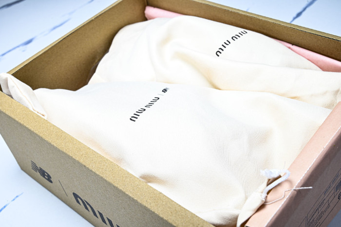 New Balance x MiuMiu 530 MM-010