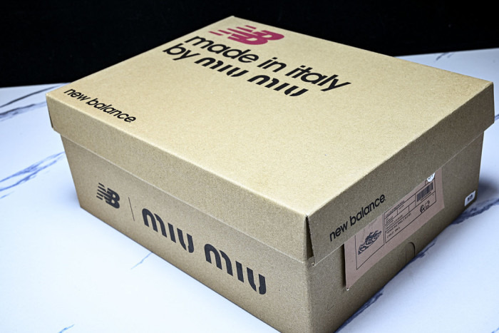 New Balance x MiuMiu 530 MM-010